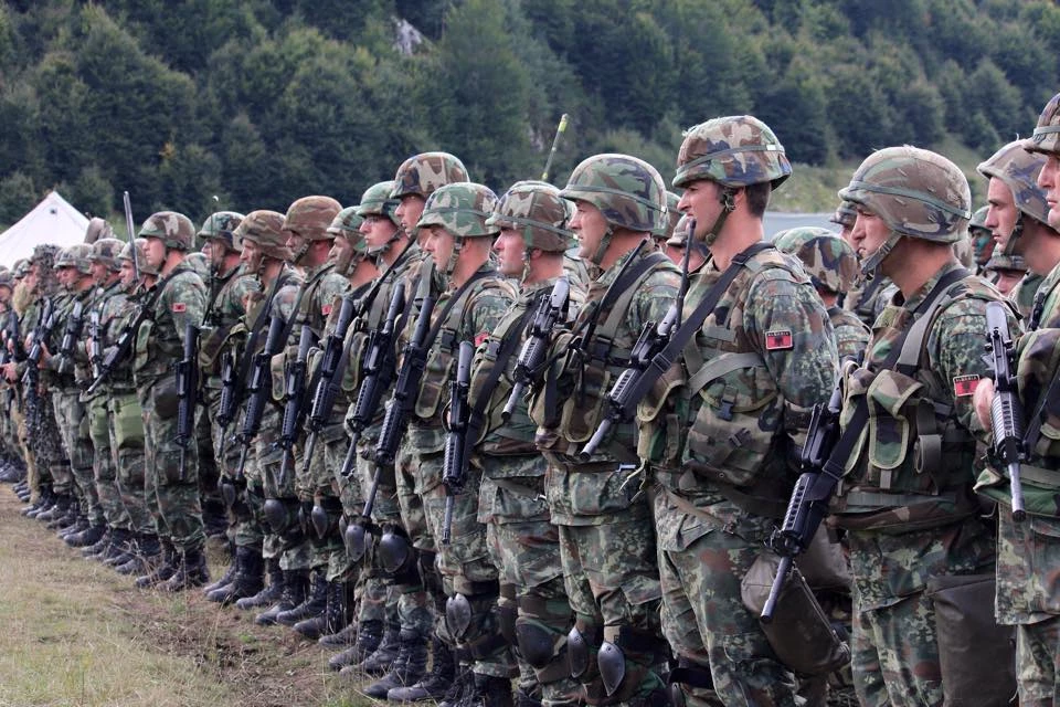 Μεγαλεπήβολα σχέδια από Ε.Ράμα: Aνακοίνωσε αυξήσεις στον προϋπολογισμό των ΕΔ – Προετοιμάζεται για κάτι; – Επικίνδυνες εξελίξεις στα Βαλκάνια